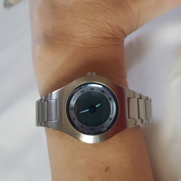 Lovely Fossil Big Tic Japanese face watch - Picture 4 of 4